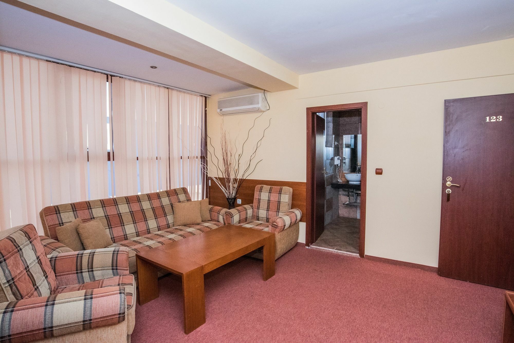 Avenue Hotel 3*