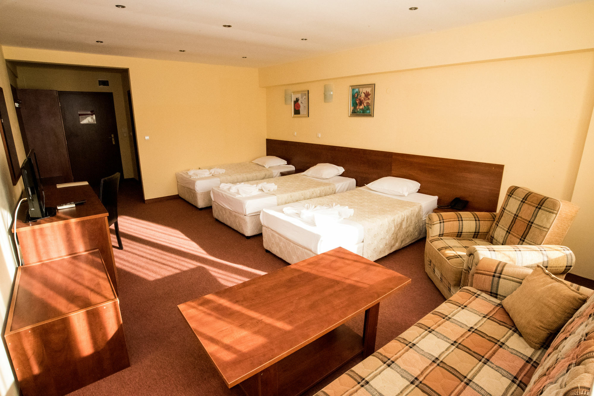 Avenue Hotel 3*